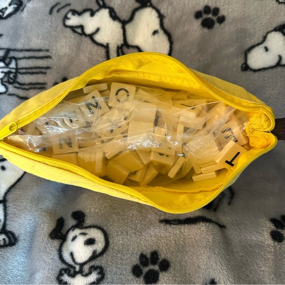 Bananagrams words game in Pouch - Picture 4 of 4